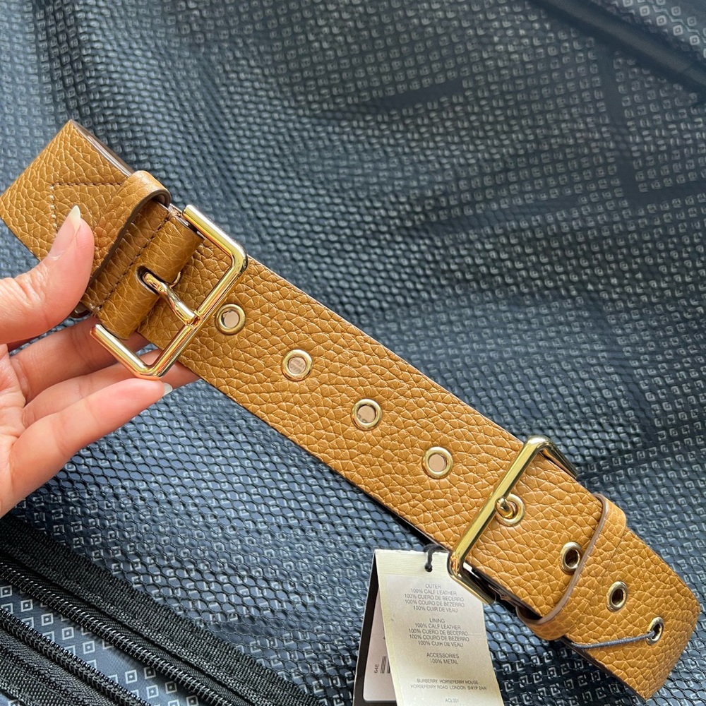 Burberry double buckle belt in camel